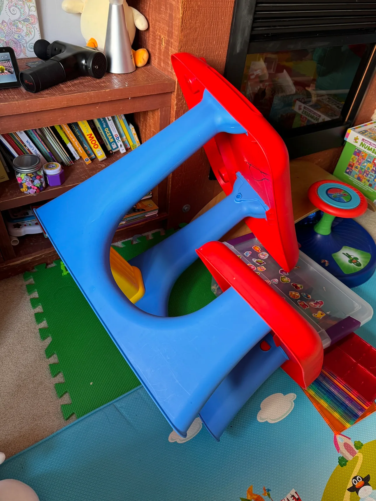 Kids Table and Chair Set image indicator(2)