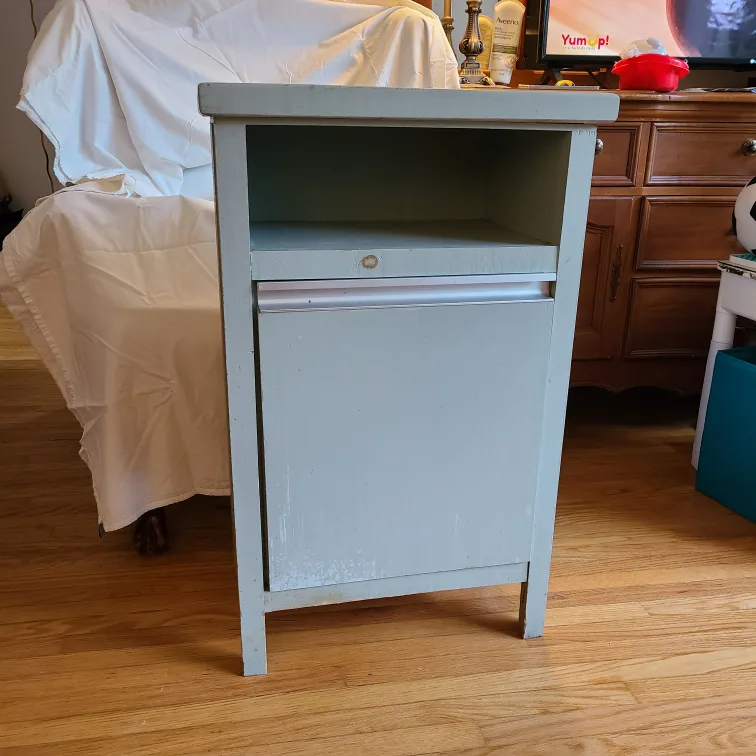Small light blue Side Table for $10! thumbnail