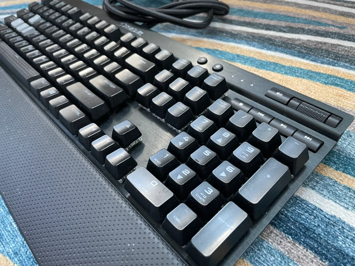 Corsair K70 RGB Mechanical Keyboard image indicator(3)