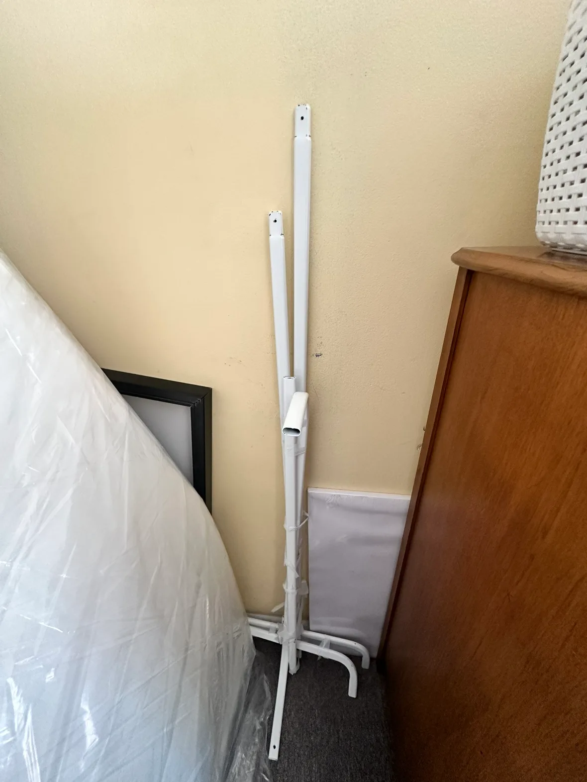 IKEA MULIG Clothes Rack image indicator(3)