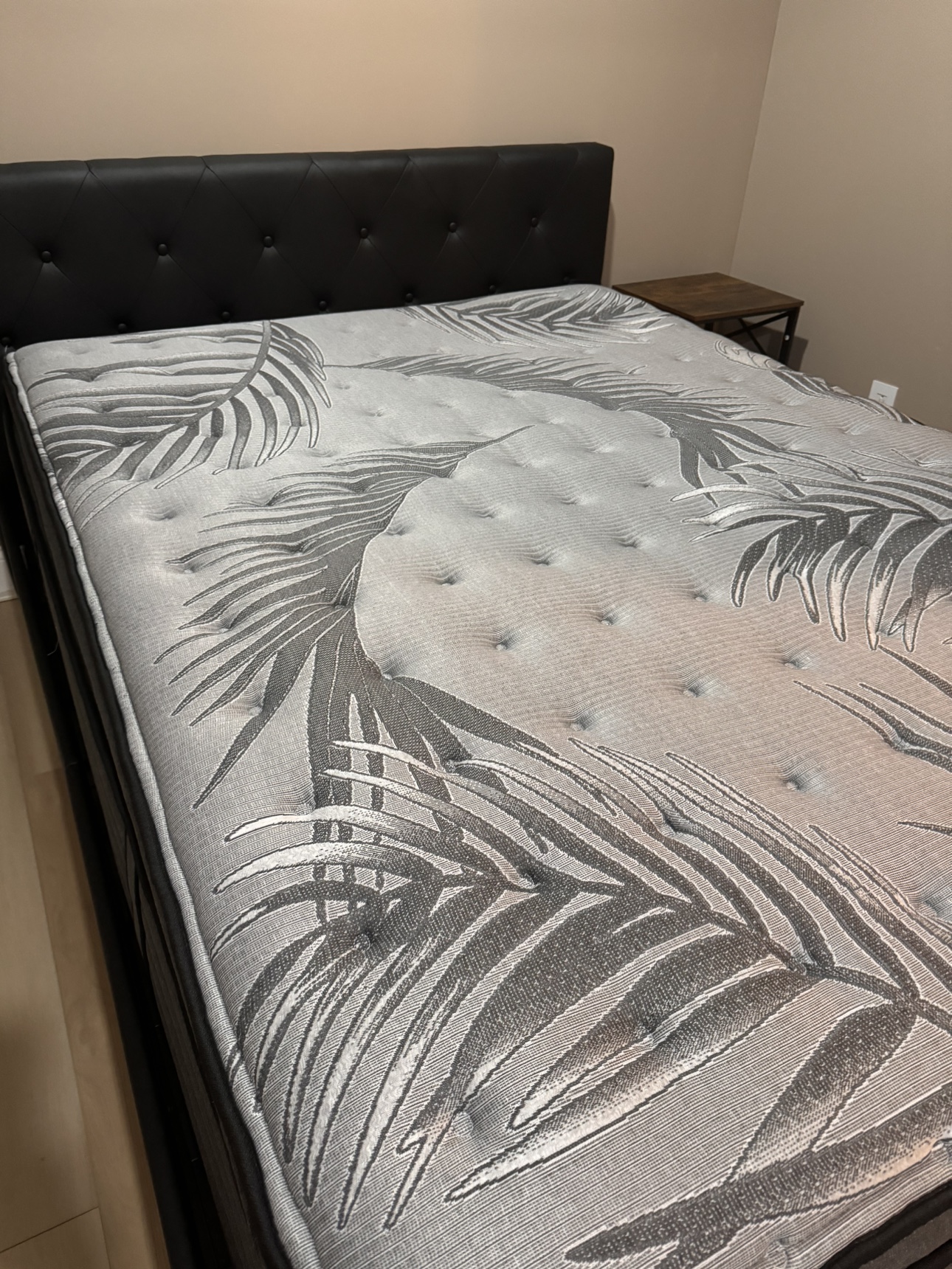 Queen bed with storage - photo 3