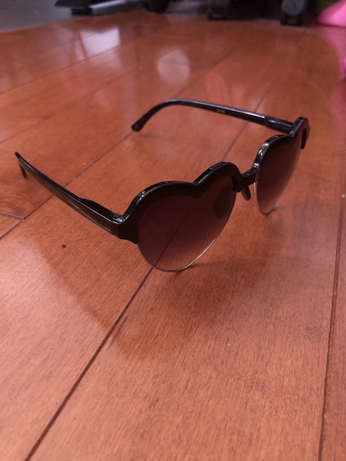Assorted Unisex and Women’s Sunglasses (No prescriptions lenses) - photo 4