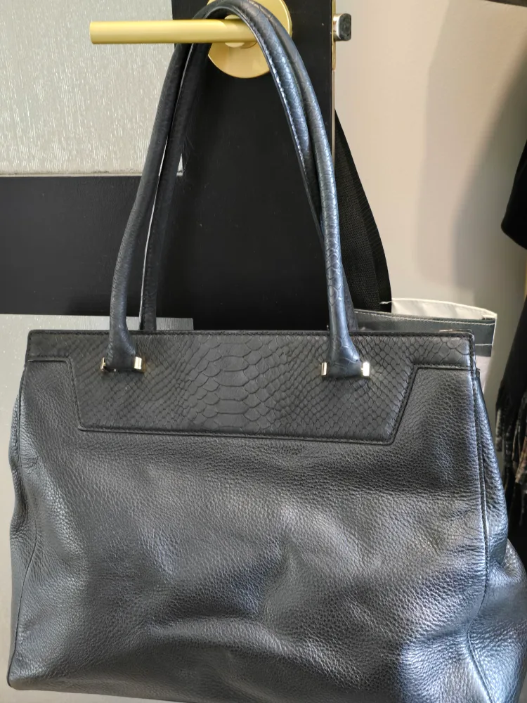 Kate Spade Black Leather Handbag image indicator(2)