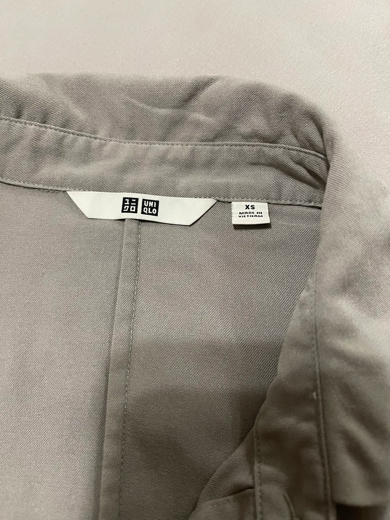 UNIQLO Grey Button Down Shirt image indicator(4)