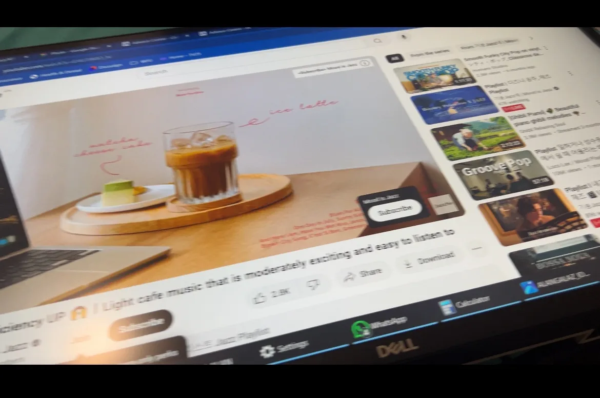Dell Monitor 27” 4K with Monitor arm thumbnail
