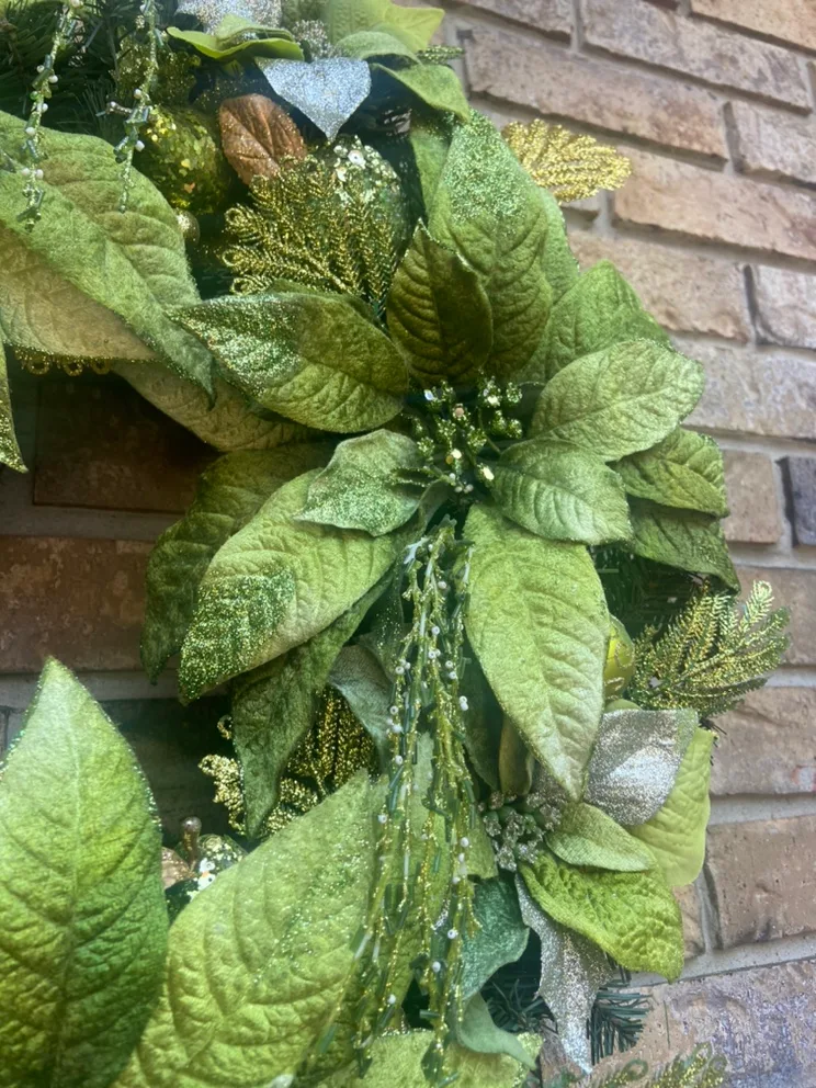 Green Christmas Wreath image indicator(3)