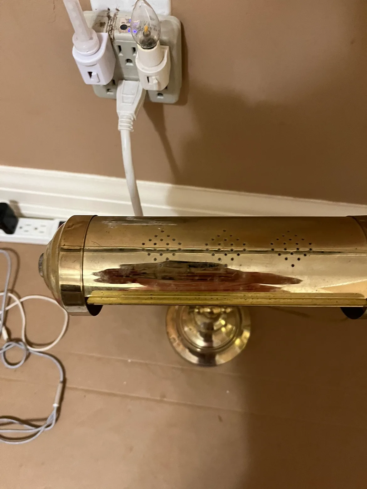 Brass Desk Lamp image indicator(2)