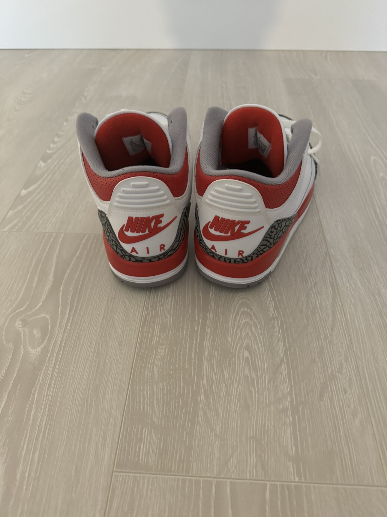 Air Jordan 3 Retro size 9 - photo 2