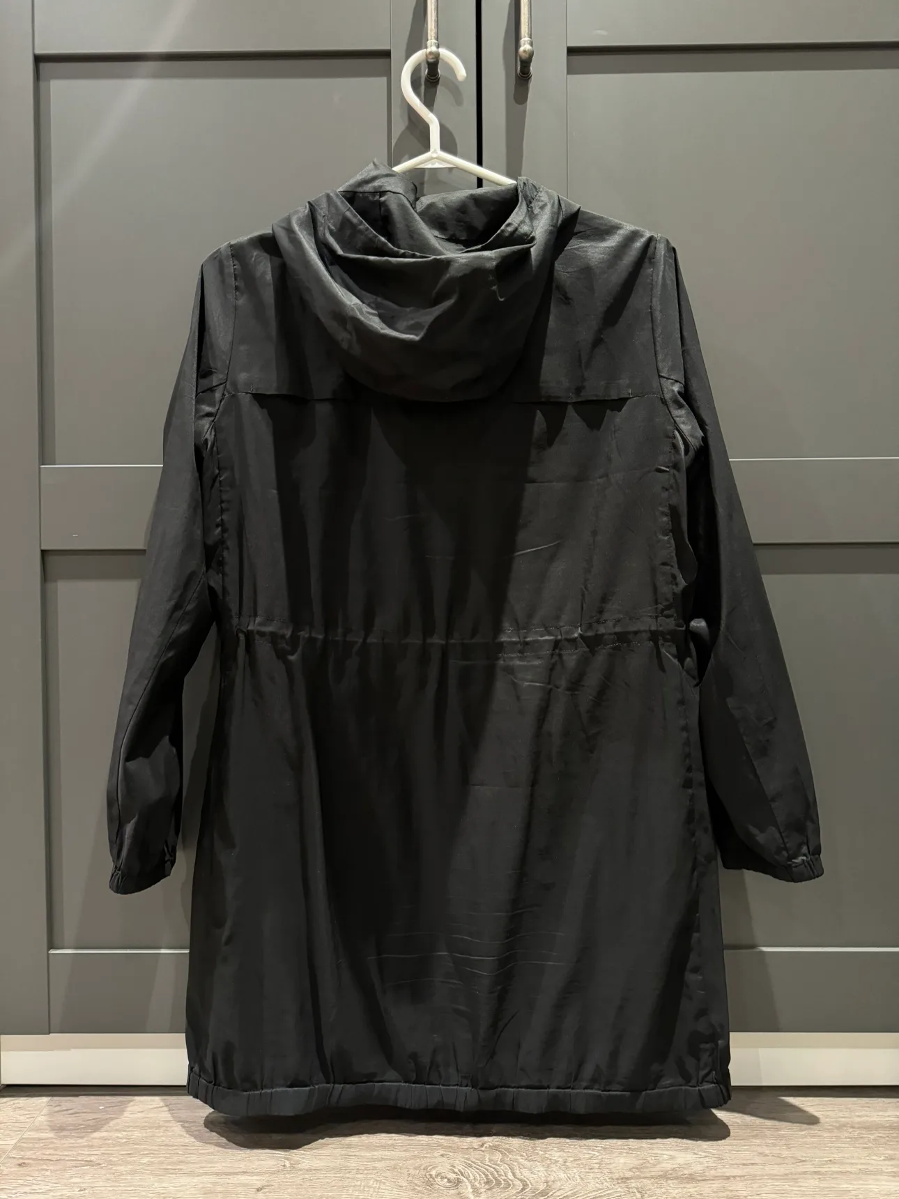 Uniqlo Women’s Black Hooded Jacket from Japan image indicator(2)
