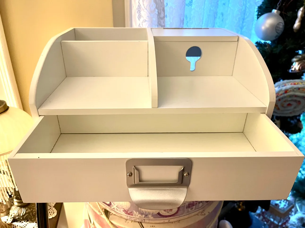 White Desk Organizer image indicator(2)