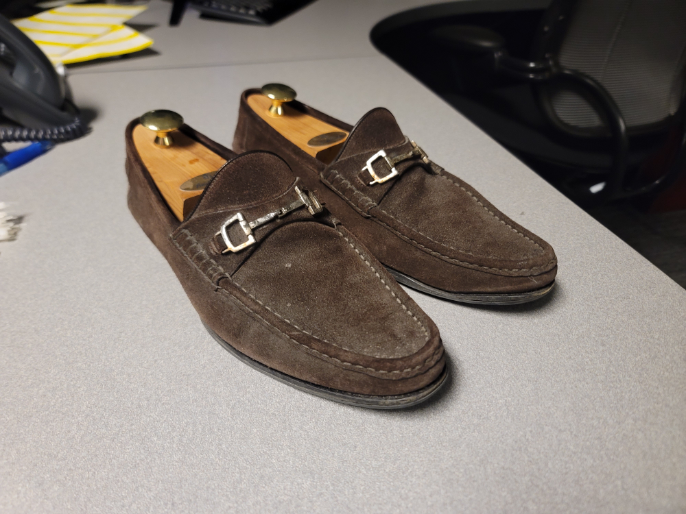 Gucci Suede Loafers w/cedar shoe tree. size 9 (42) - photo 2