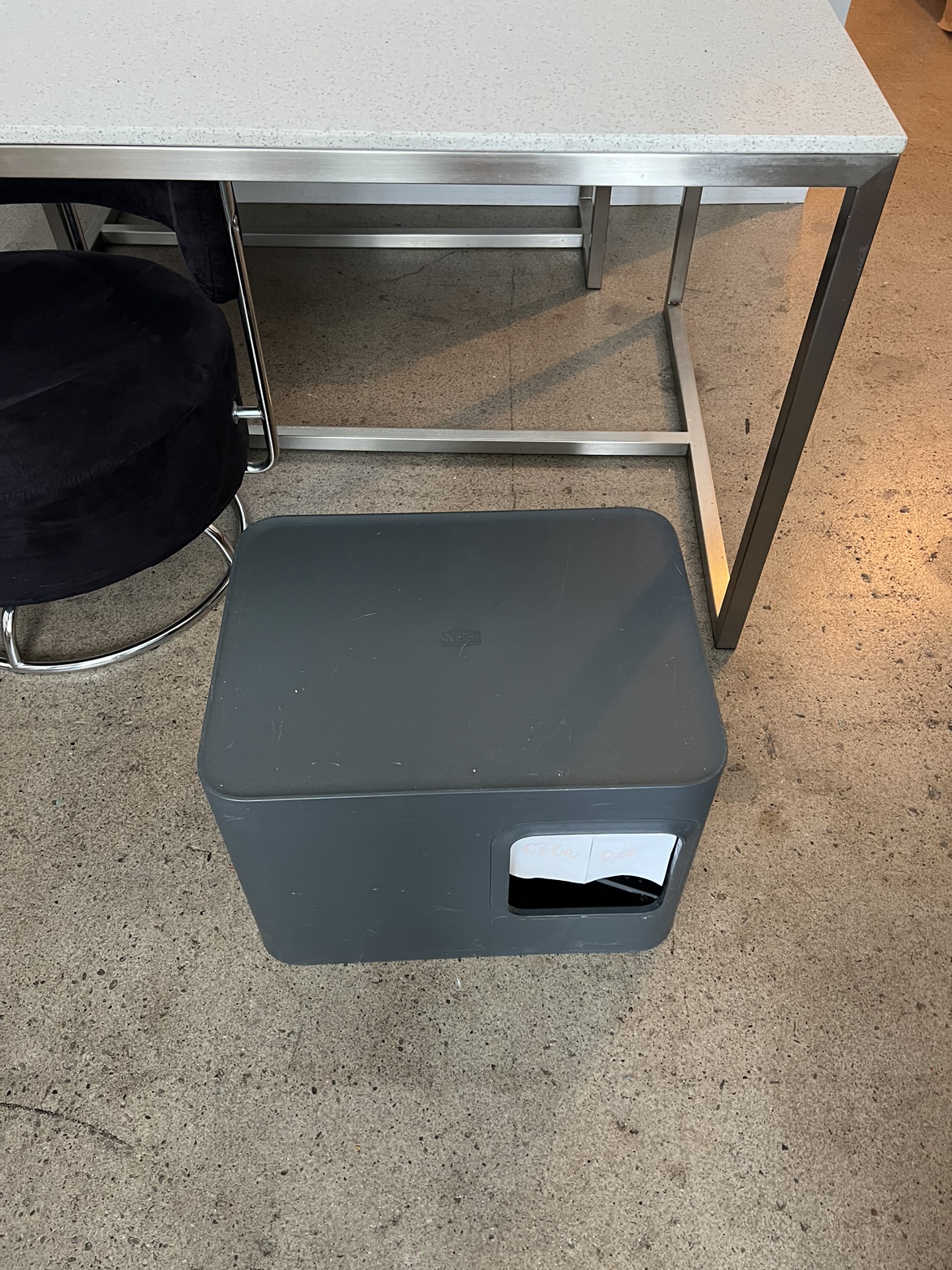 Cat litter box