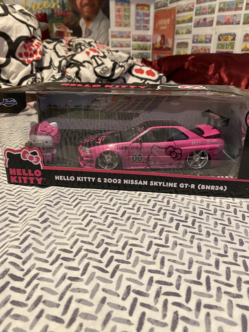 Hello Kitty & Nissan Skyline GT-R