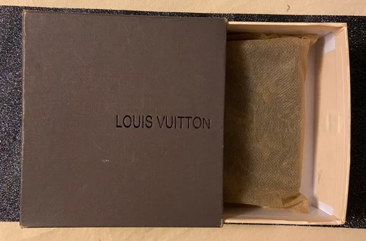 Louis Vuitton Men's Wallet image indicator(9)
