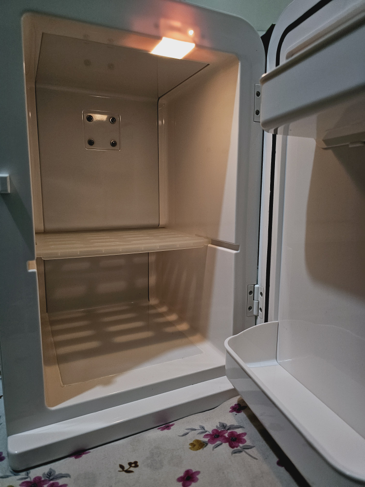 Mobicool Mini Fridge - photo 2