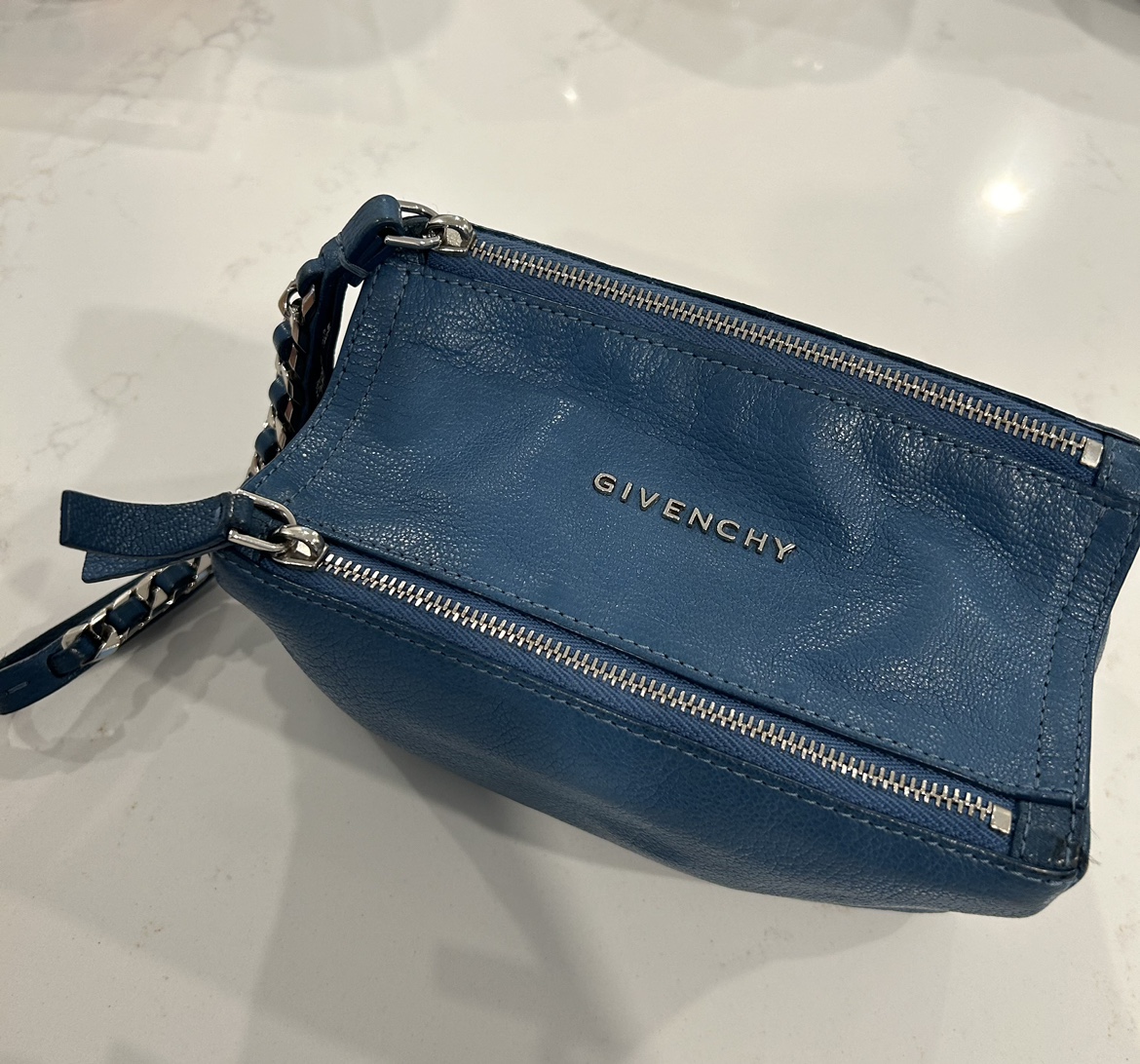Givenchy Blue Chain Pouch - photo 3