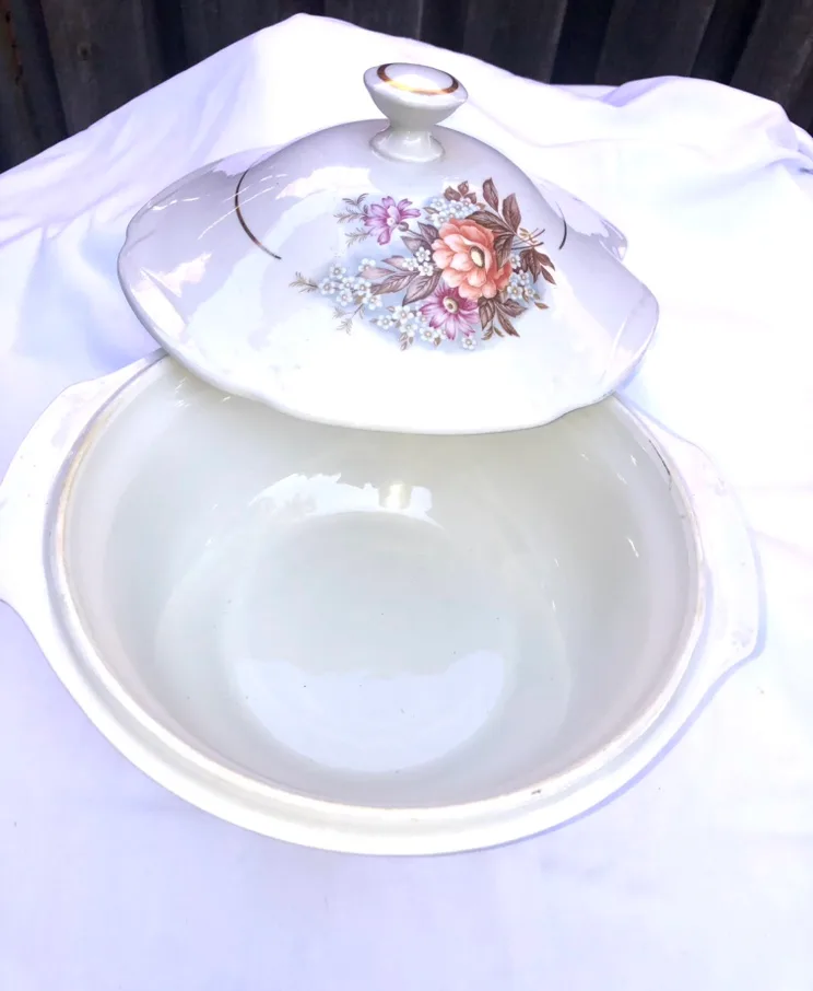 Floral Bone China Serving Bowl with Lid image indicator(3)