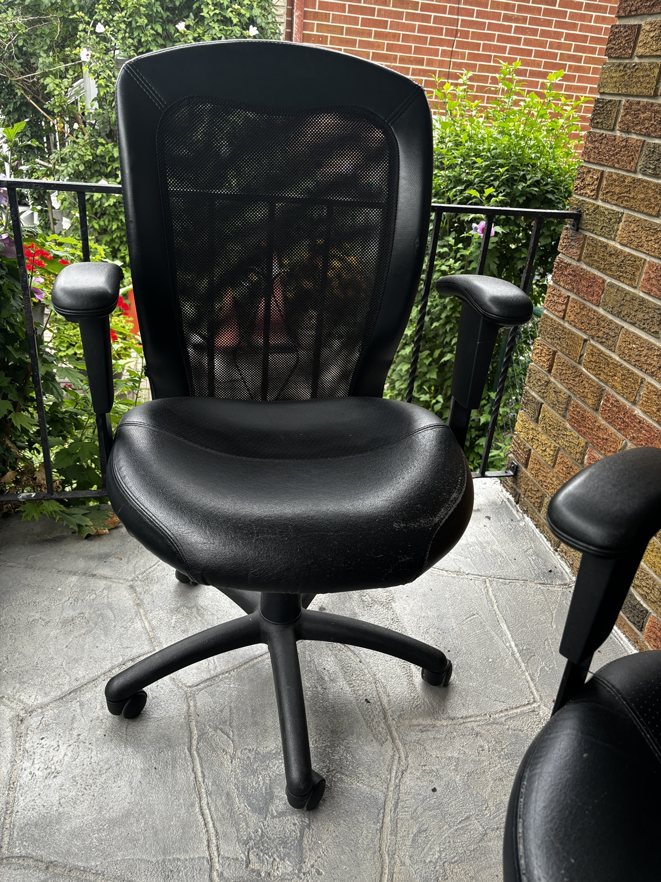 Black Office Chair 🧡
