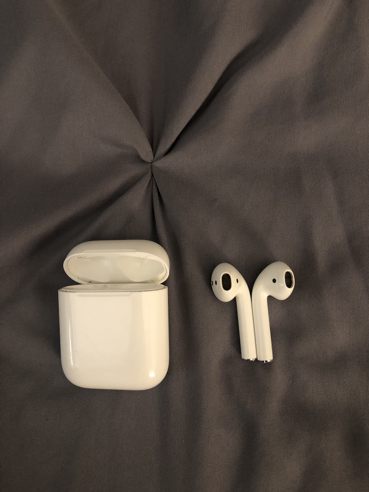 Apple AirPods 2nd Generation - photo 4