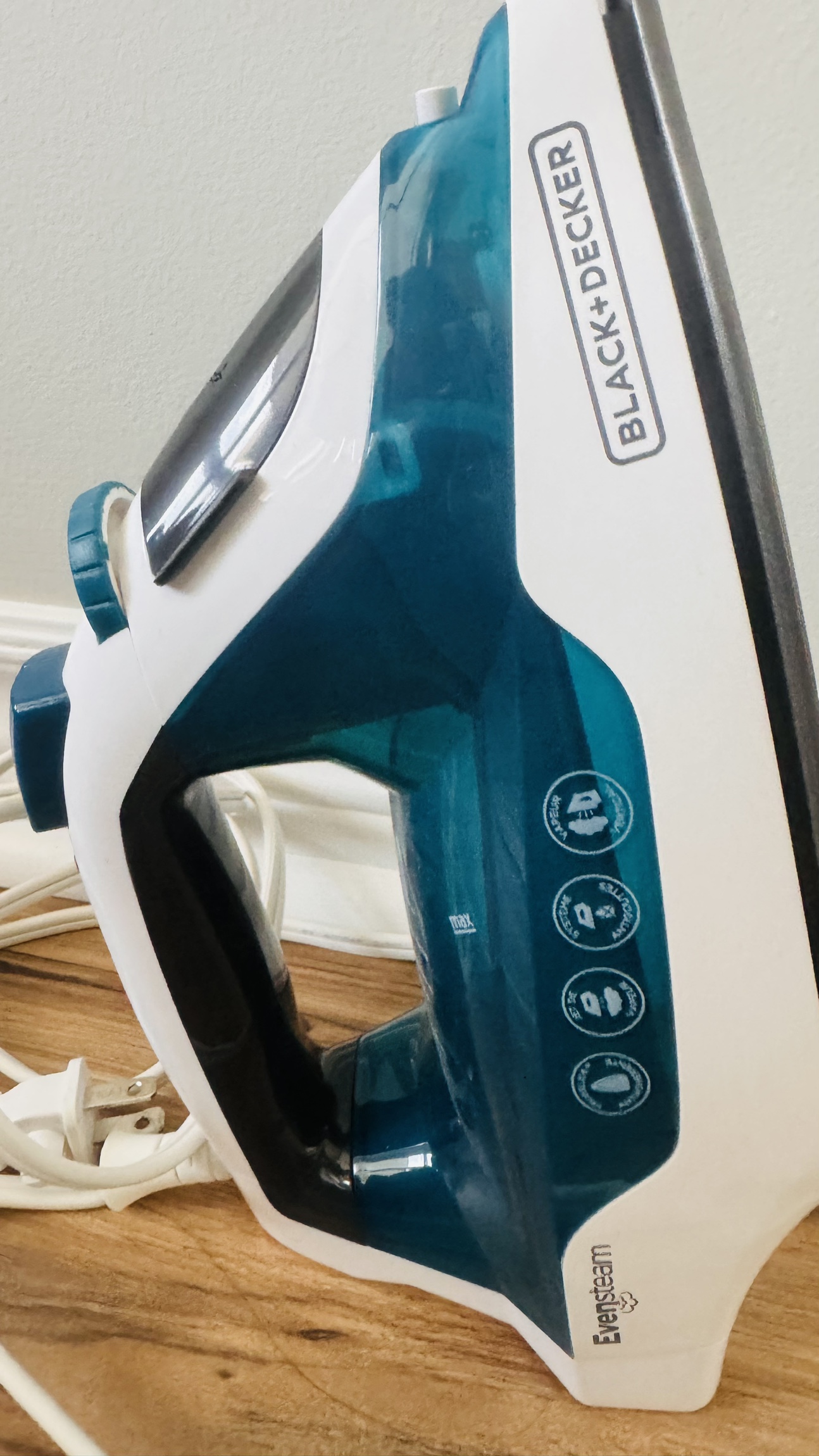 Black+Decker Steam Iron with box - photo 4
