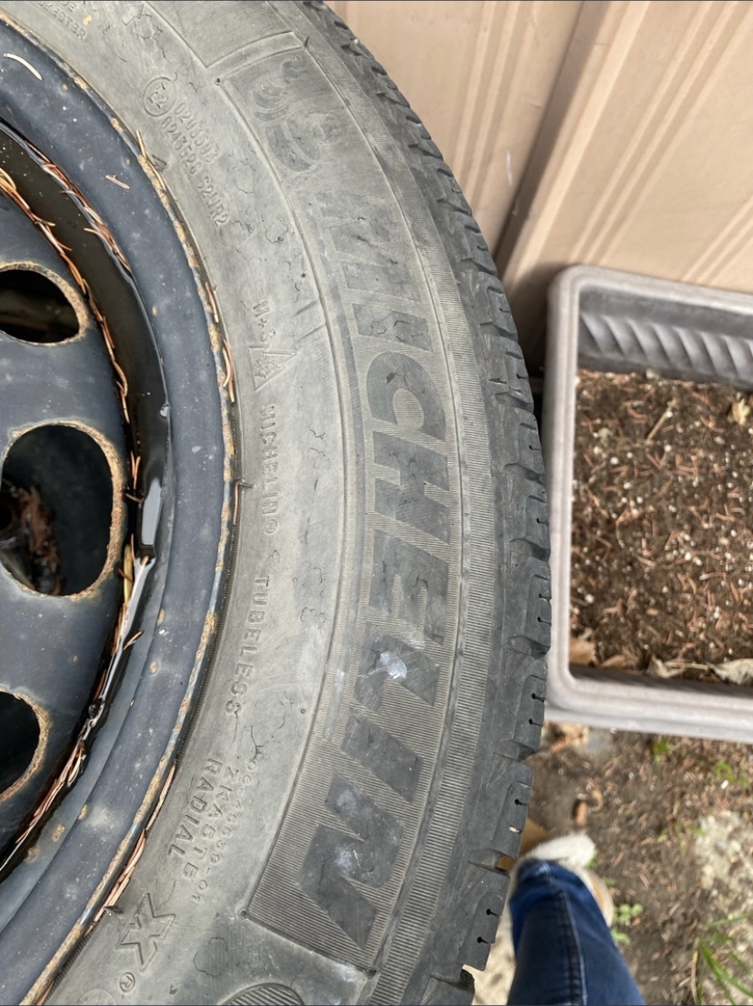 Michelin Winter Tires with Rims - photo 3