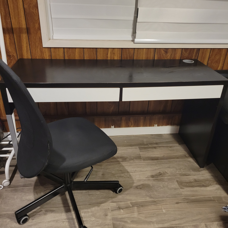 Computer desk + chair