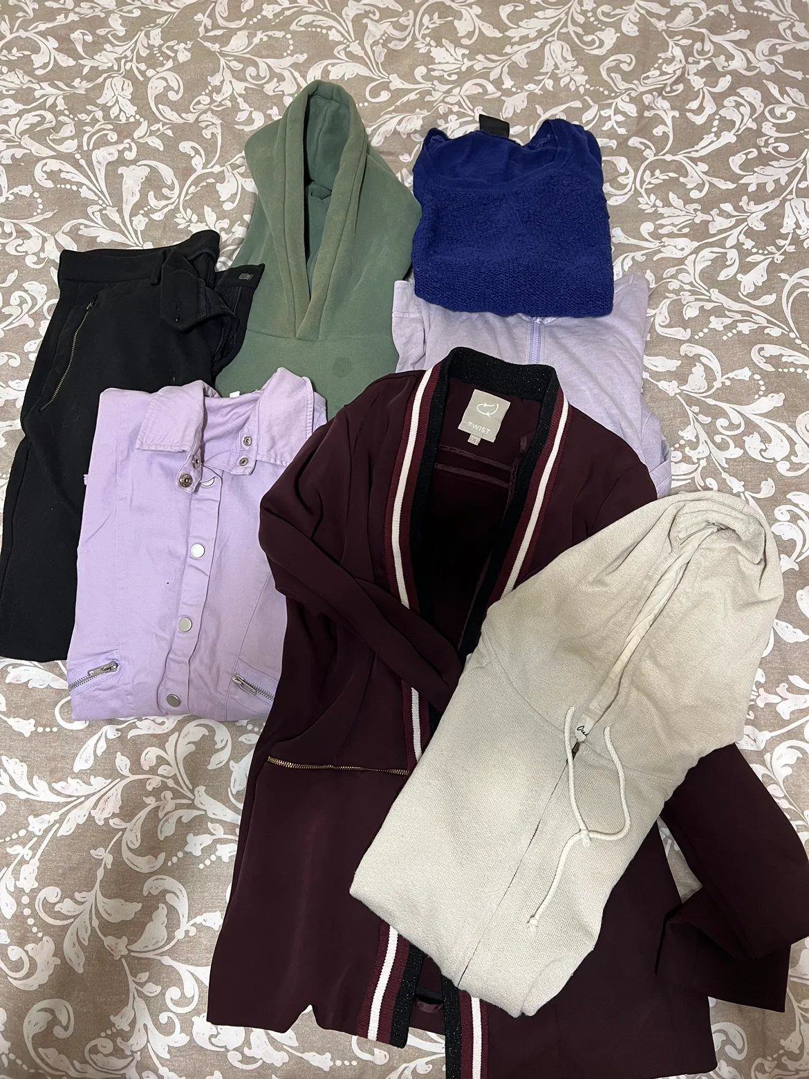 Woman’s clothes thumbnail