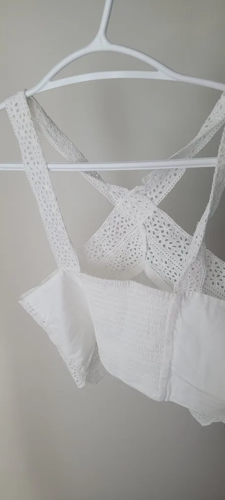 White Lace Crop Top image indicator(2)