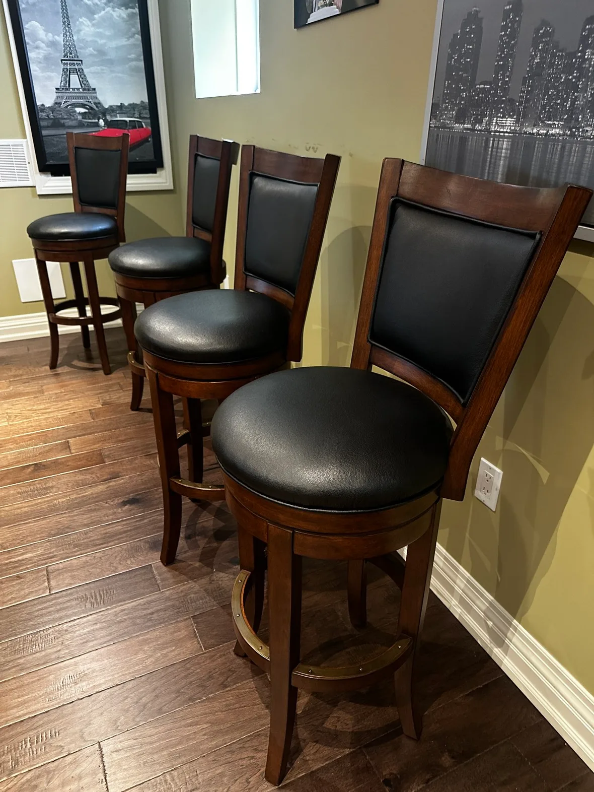 4x Bar Stools - Moving Sale 📦 thumbnail