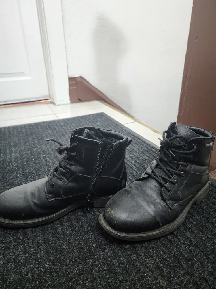 #freecycle Black Leather Boots for winter *READ AD* image indicator(2)