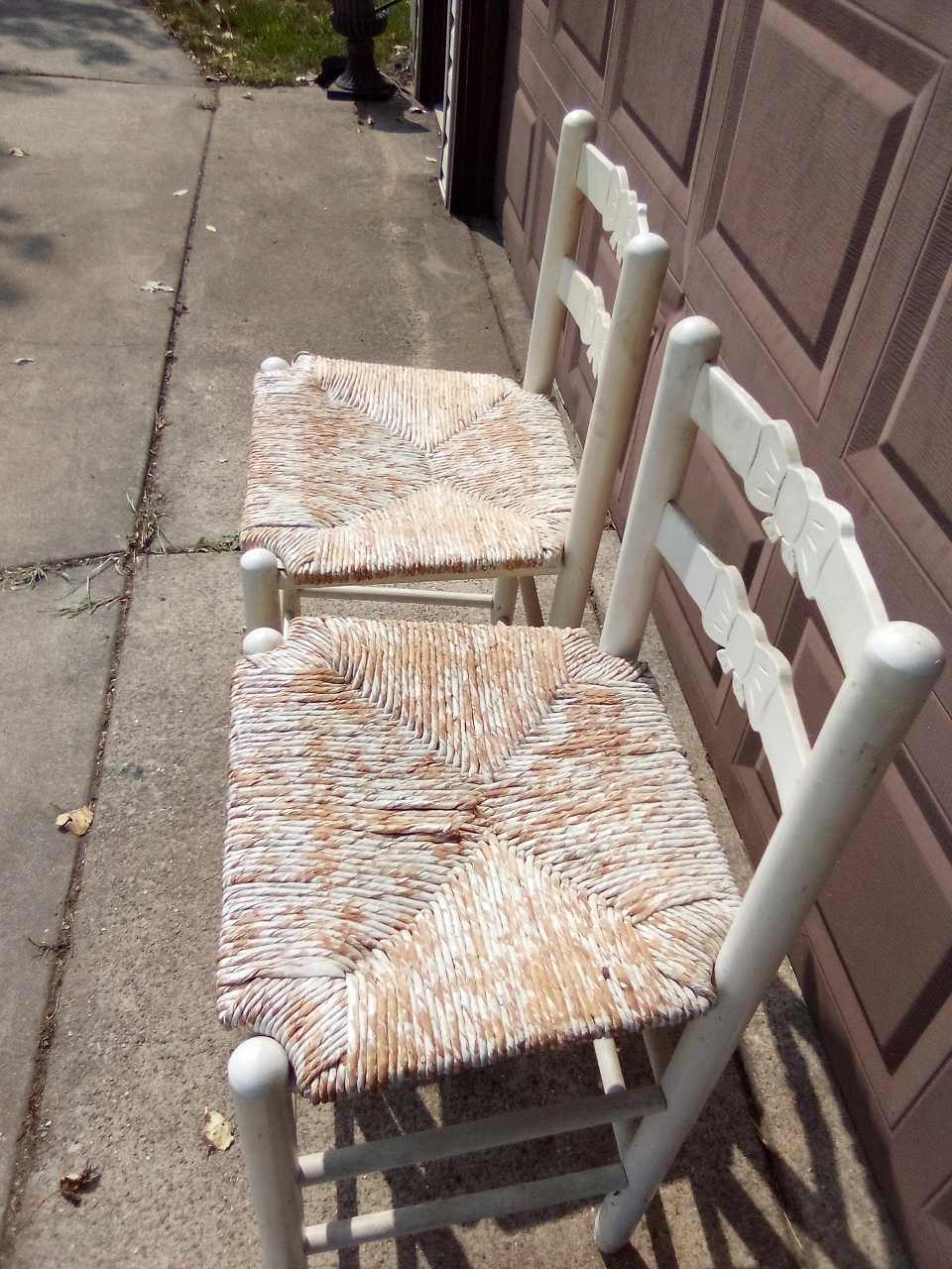White Wooden Chairs with Bow Back - photo 3