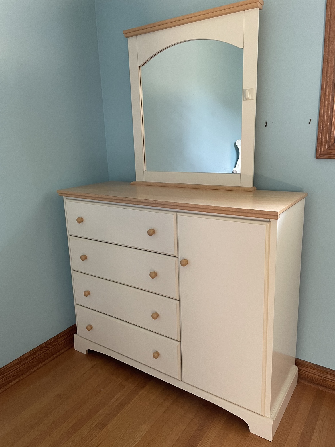White Dresser with Mirror