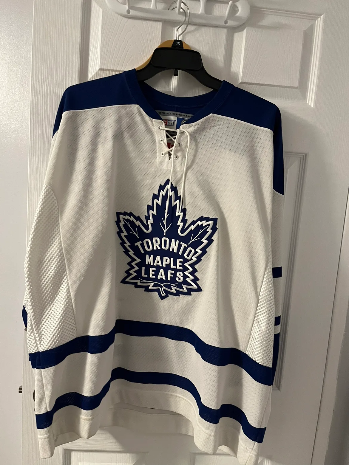 Toronto Maple Leafs #16 Tucker Jersey thumbnail