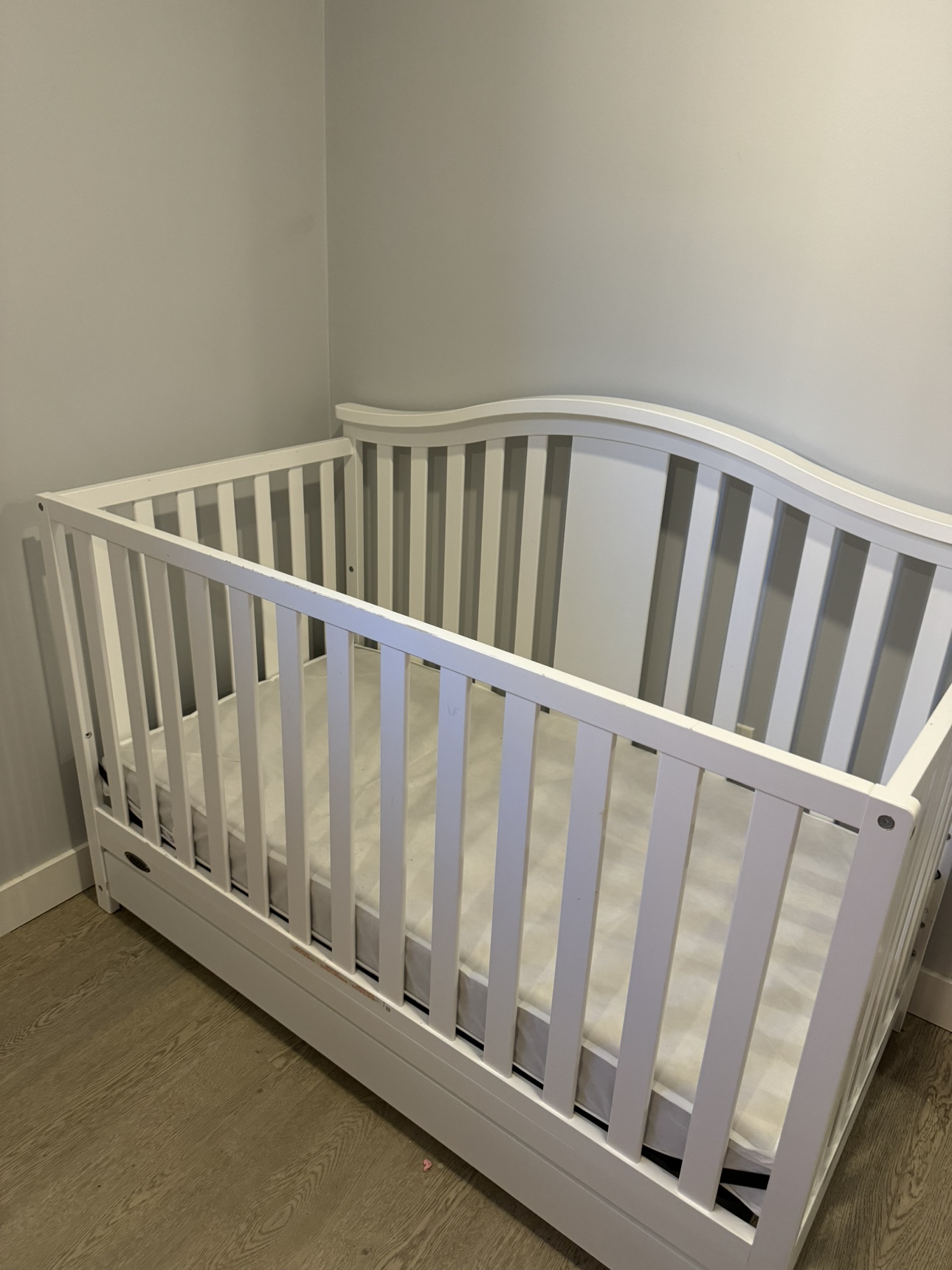 White Crib with Storage Drawer