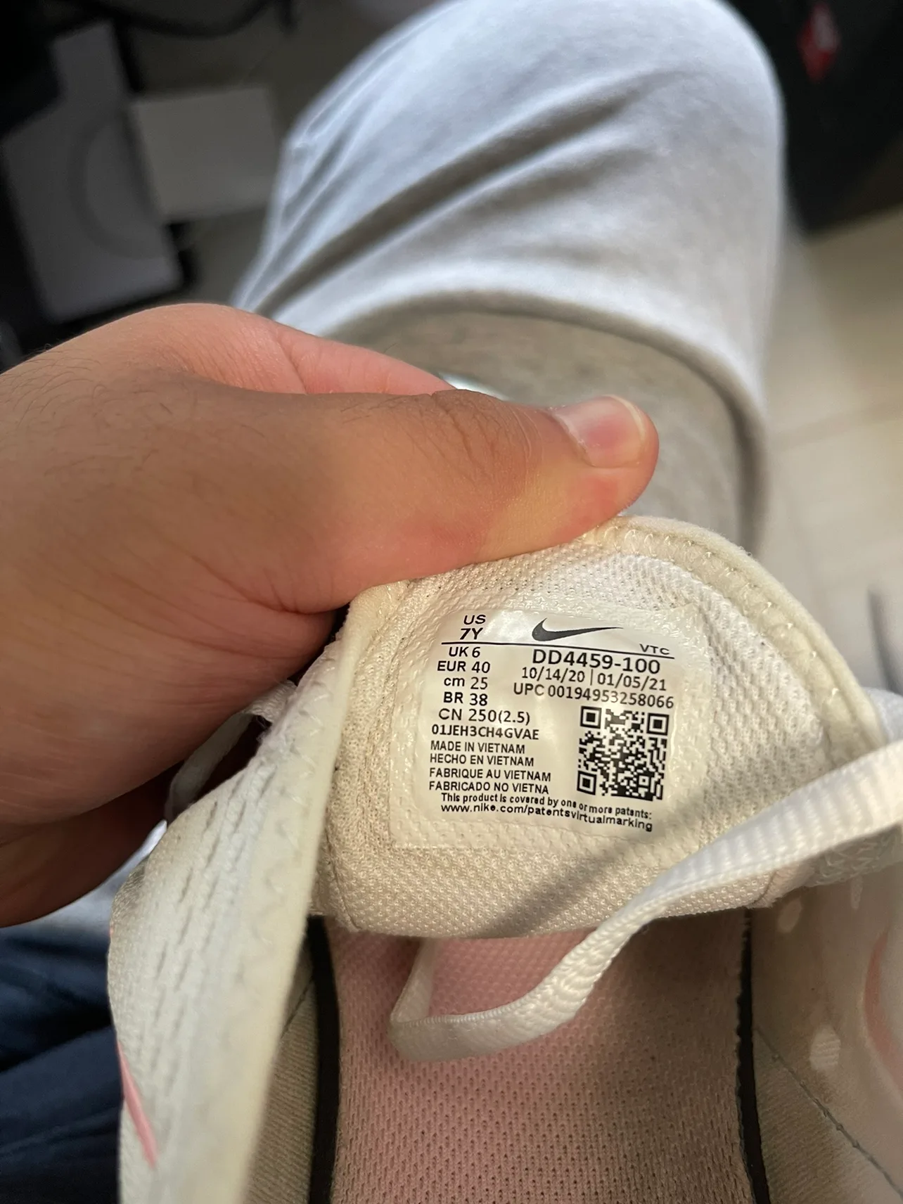 Kid Nike Air Max 270 7y image indicator(4)