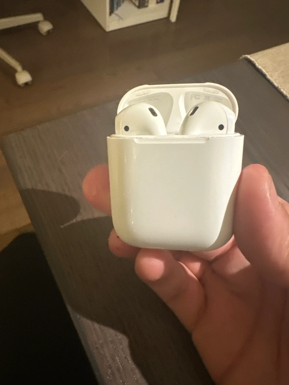 Apple AirPods (2nd Generation) thumbnail