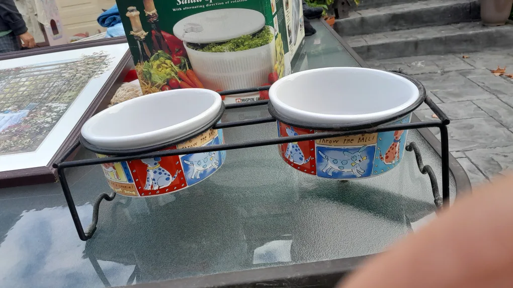 Dog Bowl Stand image indicator(2)