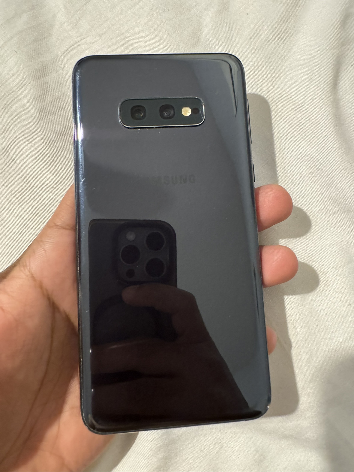 Samsung Galaxy S10e - photo 4