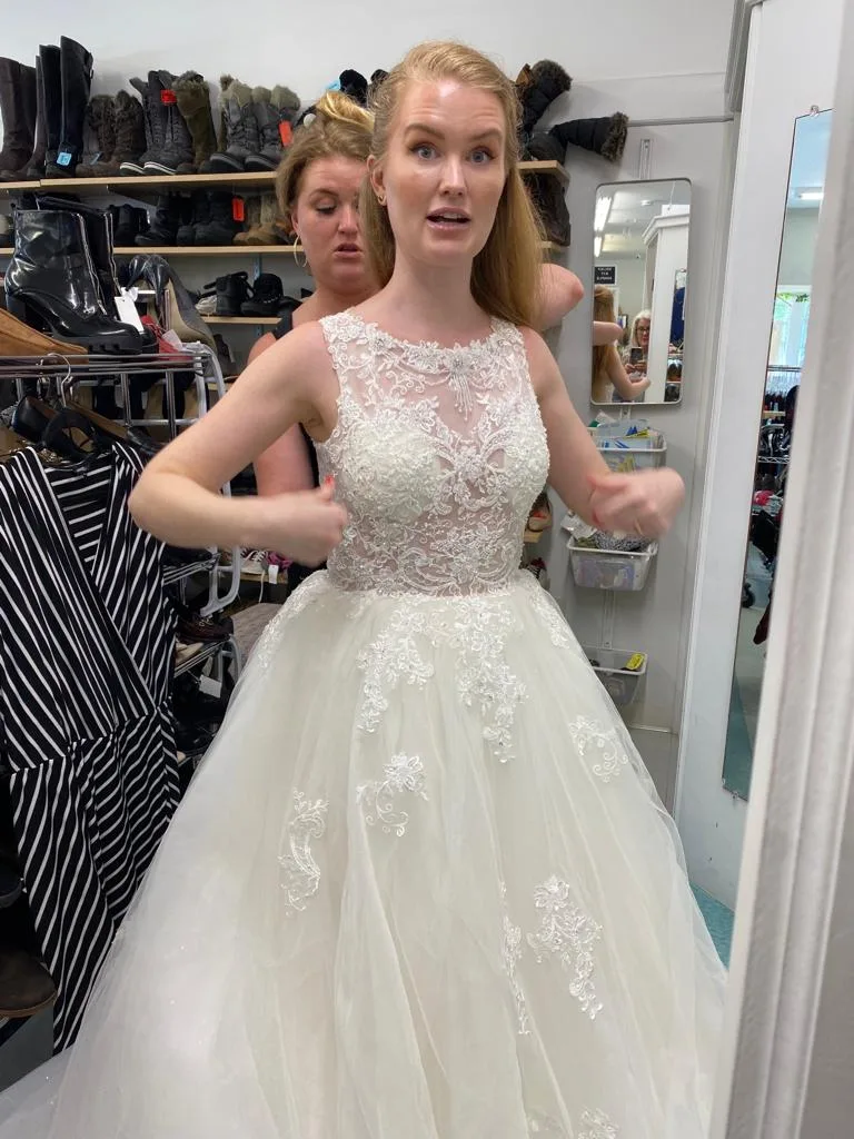 White Wedding Dress image indicator(2)