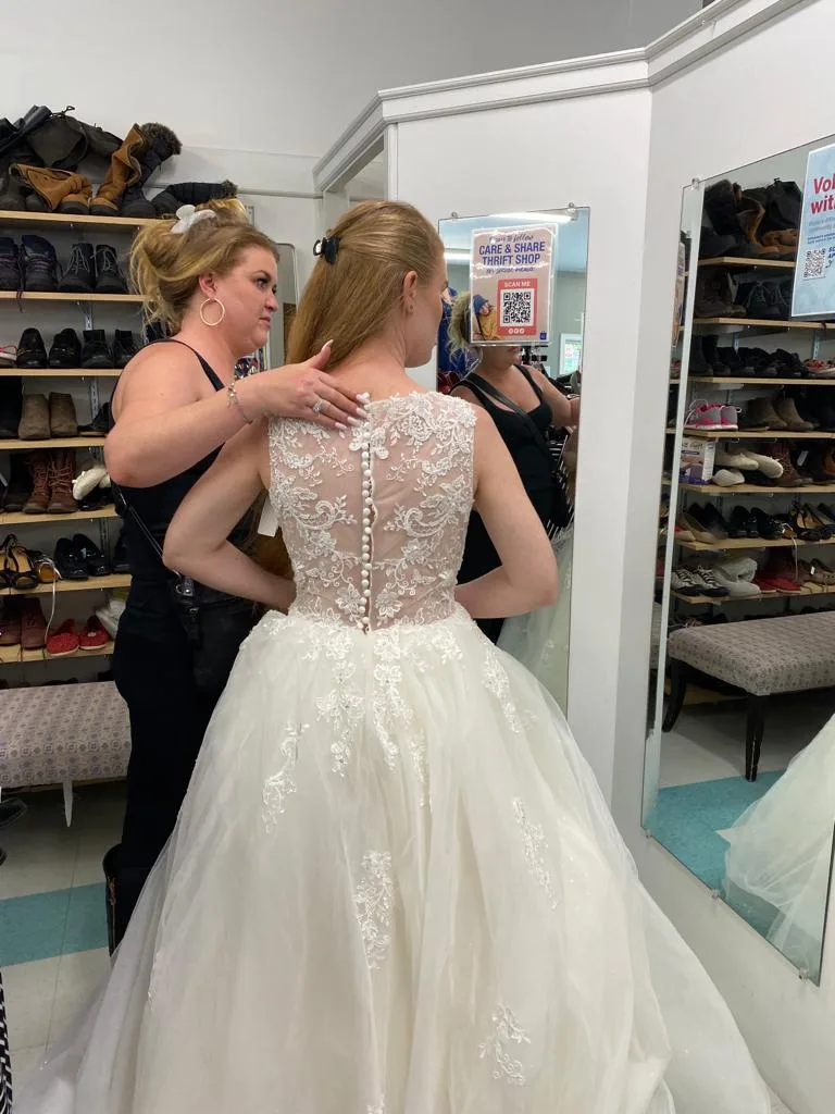 White Wedding Dress image indicator(3)