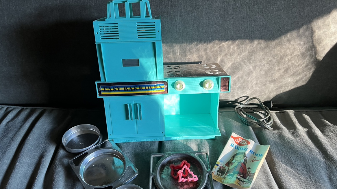 Vintage Easy Bake Oven - photo 2