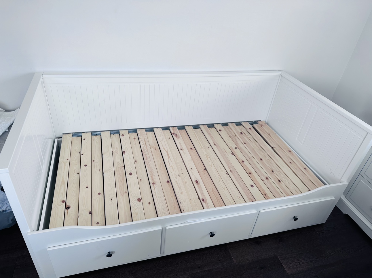 White Daybed with Storage Drawers (Mattress not included)