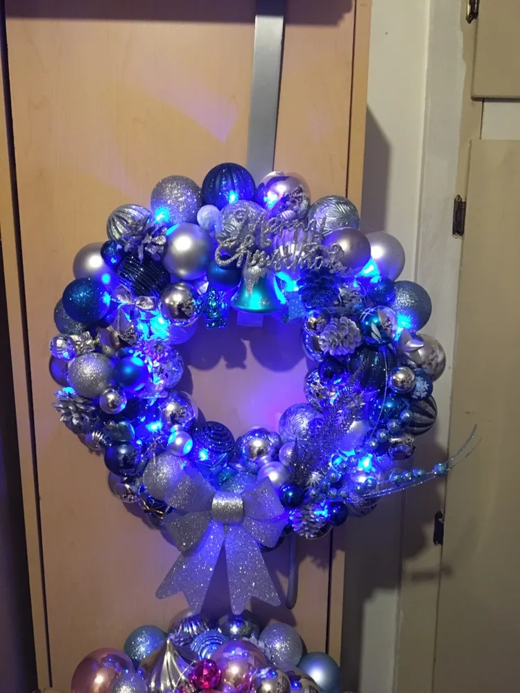 Light up Christmas Wreaths image indicator(5)