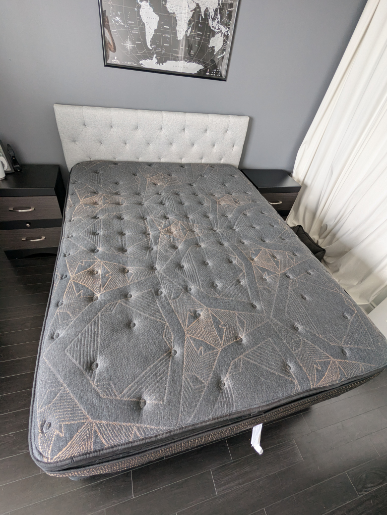 Sealy PosturePedic Queen Mattress - photo 3