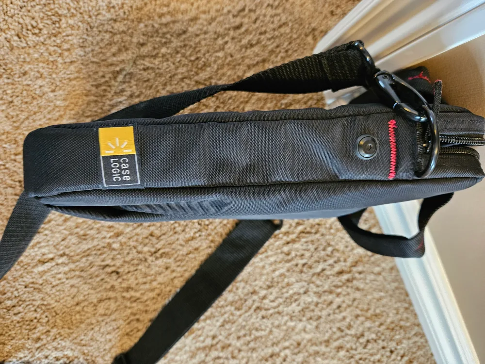 Black Case Logic Tablet or Laptop Bag image indicator(7)