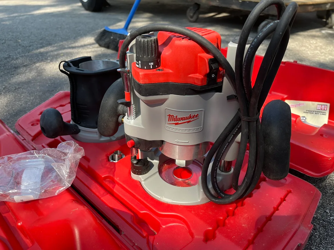 Milwaukee 1-3/4 Max HP Router Combo Kit image indicator(2)