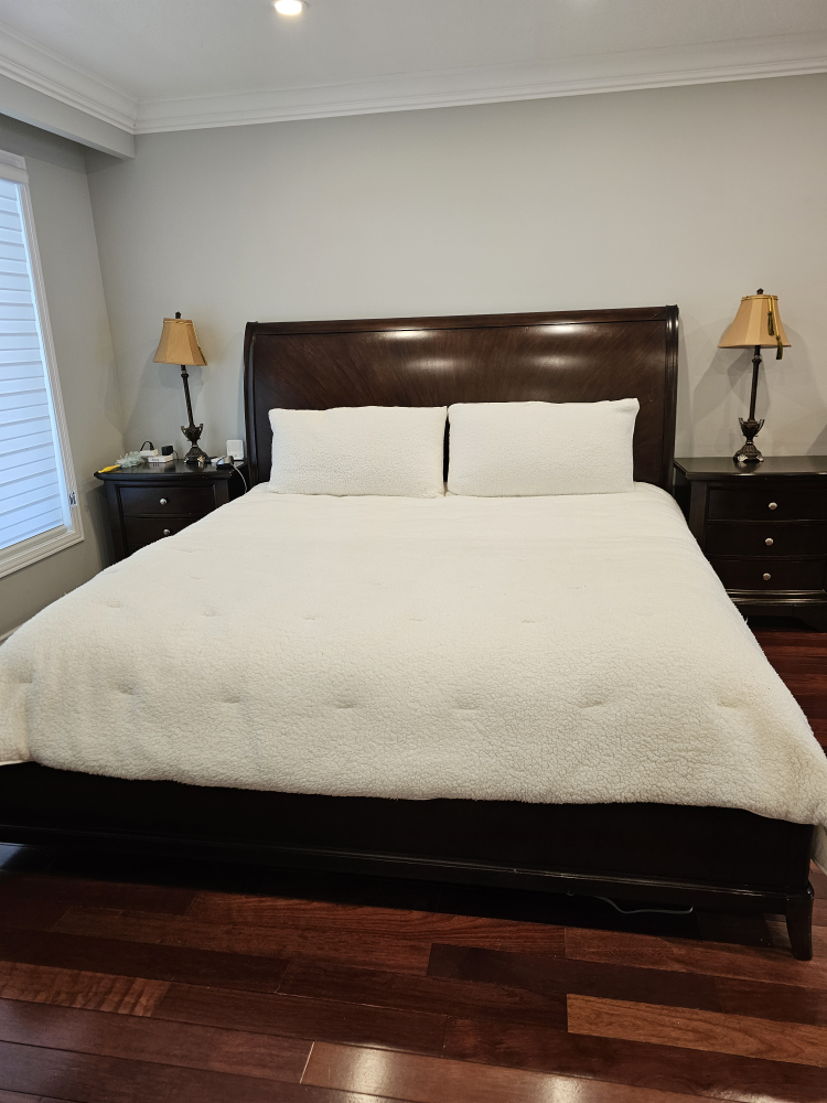 King Size Bed with 2 night table.