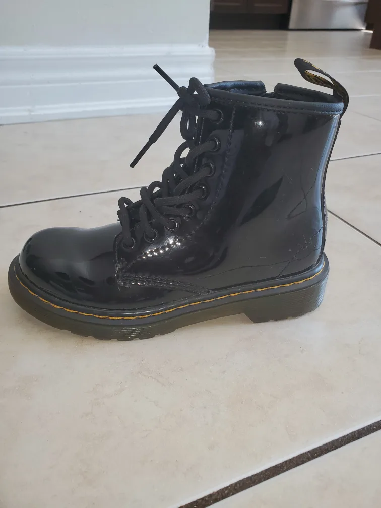 Dr. Martens Patent Boots Size 13 US-Youth image indicator(7)