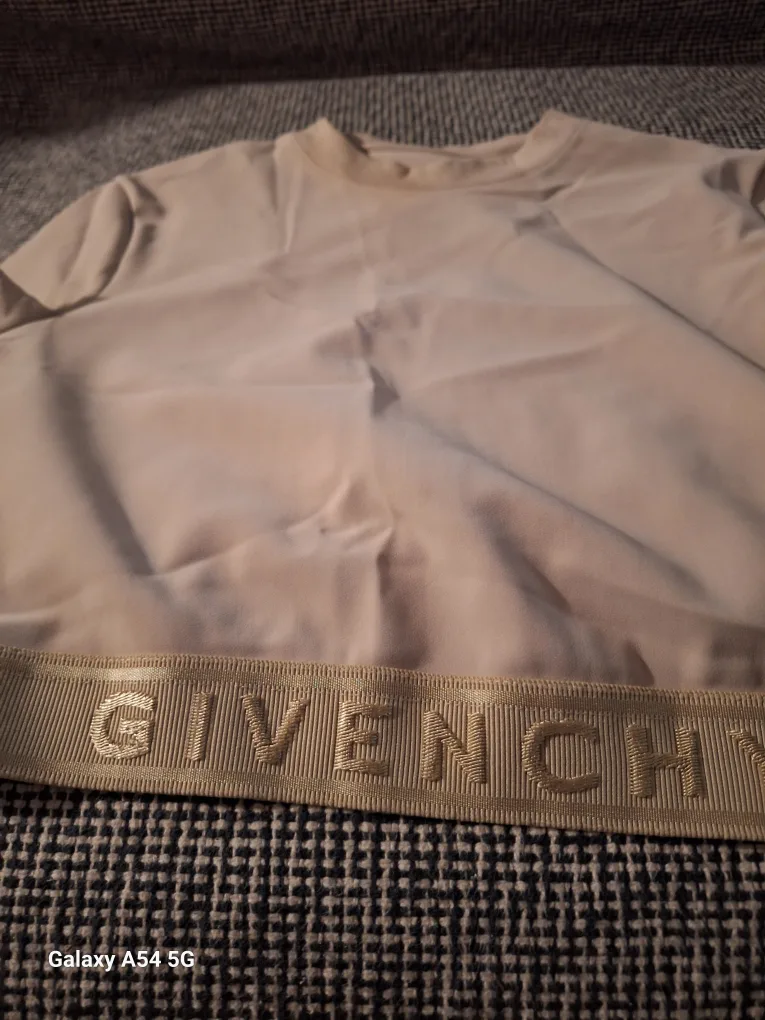 GIVENCHY Top  ( Moreno sykin)I image indicator(2)