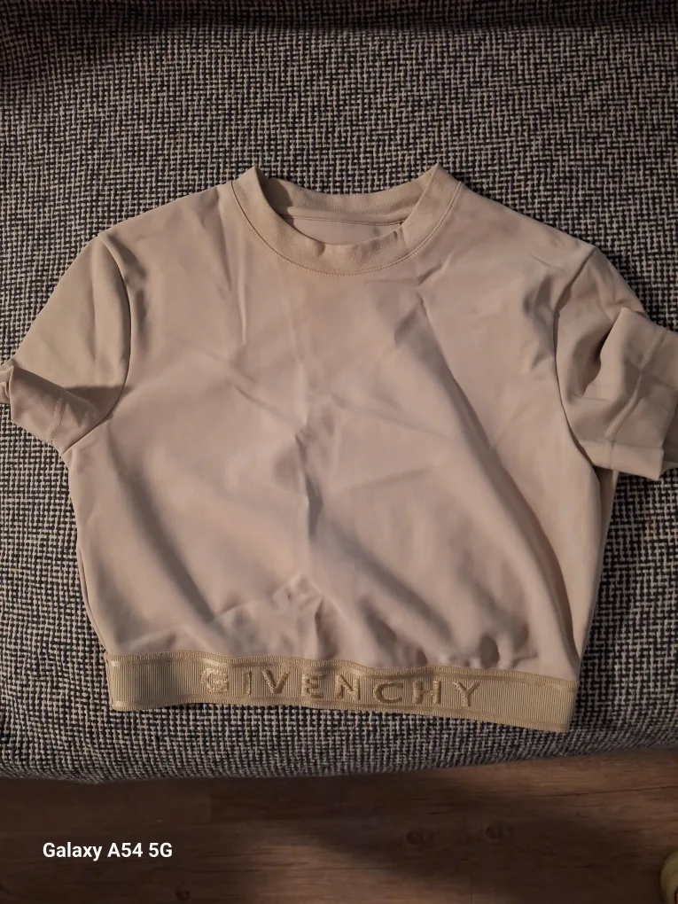 GIVENCHY Top  ( Moreno sykin)I image indicator(3)